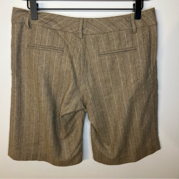 Lauren Moffatt from Anthropologie Brown Herringbone Wool Pleated Shorts, Size 2 - Picture 3 of 4